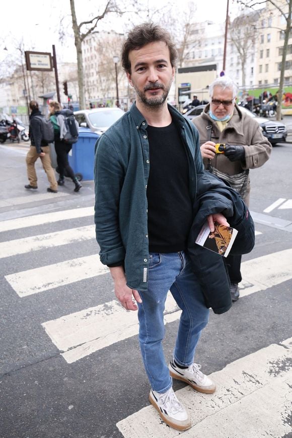 Renan Luce à la sortie de l'émission "Les Grosses Têtes" dans les studios de chez RTL à Neuilly-sur-Seine, France, le 5 janvier 2023. © Jonathan Rebboah/Panoramic/Bestimage