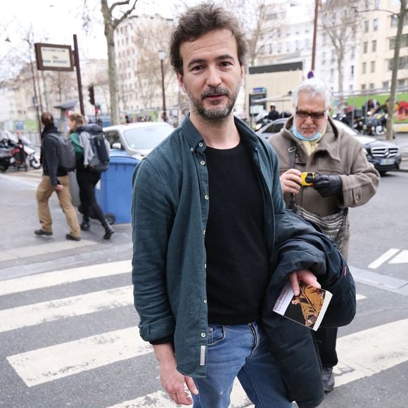 Renan Luce à la sortie de l'émission "Les Grosses Têtes" dans les studios de chez RTL à Neuilly-sur-Seine, France, le 5 janvier 2023. © Jonathan Rebboah/Panoramic/Bestimage