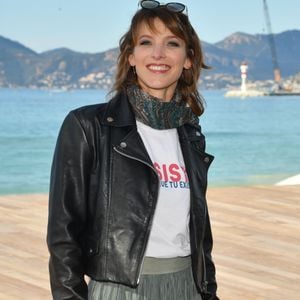 Elodie Varlet de la série "Plus Belle La Vie" sur la croisette lors de la 2ème édition du "Canneseries" à Cannes, France, le 7 avril 2019.

© Bruno Bébert/Bestimage