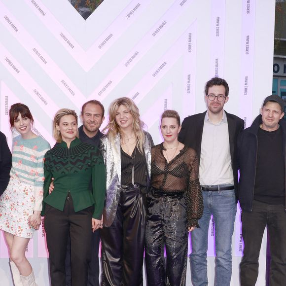 Juste avant, la chaîne a partagé des images émouvantes de la fin du tournage sur les réseaux sociaux et à la télévision.

Audrey Fleurot, Mehdi Nebbou et toute l'équipe de la série "HPI"
Le Festival Series Mania, le festival international des séries à Lille.
Soirée de clôture et remise des prix. © Christophe Aubert via Bestimage