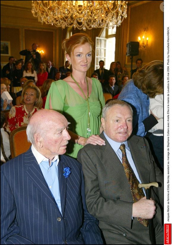 Jacques Martin, sa femme et Eddie Barclay assistent au mariage de Stephane Collaro avec Arielle Ellia à la mairie de Levallois le 05 mai 2004. Photo par Hounsfield-Klein/ABACA.