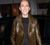 Elle rêve pourtant de profiter davantage de Paris.

Céline Dion a été aperçue à Paris après une séance d’entraînement pour son prochain spectacle, saluant ses fans après ses premières répétitions. Elle portait une veste de motard en cuir effet crocodile avec un pantacourt noir, des bottines noires à bouts pointus et une pochette assortie.
Backgrid USA / Bestimage