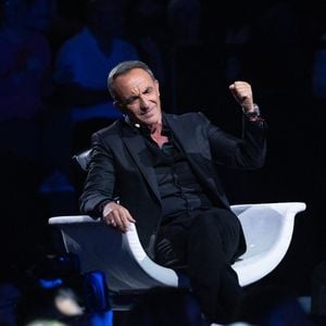 Exclusif - Nikos Aliagas lors de l'enregistrement de l'émission "La chanson secrète N°14", présentée par Nikos Aliagas et diffusée le 26 décembre sur TF1, à Paris le 9 décembre 2025. © Jacovides-Moreau/Bestimage