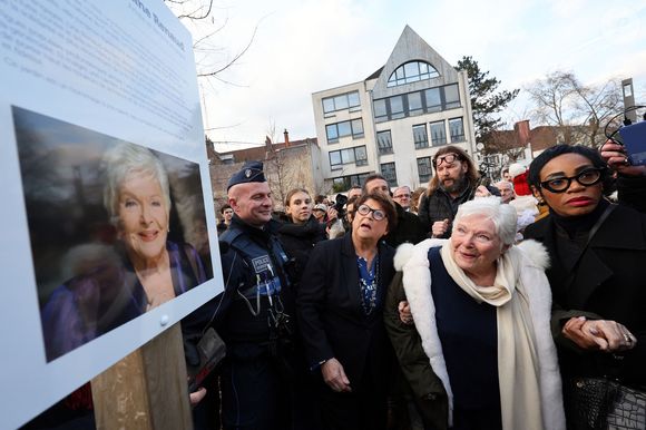 Line Renaud, 97 ans, a inauguré un jardin public qui porte son nom, à Lille, France, le mercredi 17 décembre 2025. © Claude Dubourg/Bestimage