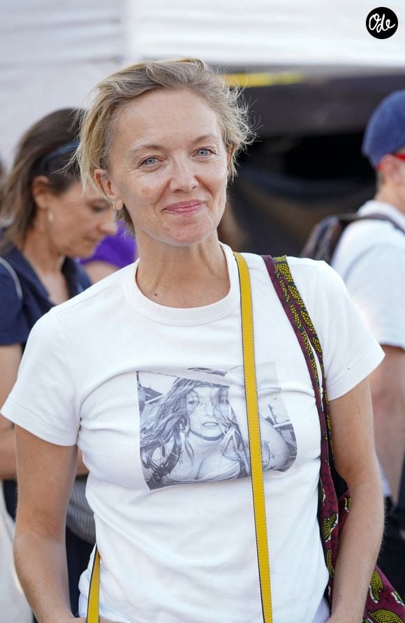 Maya Lauqué lors de la 'Grande marche citoyenne' contre les violences sexuelles devant ministère français de la Justice,  place Vendôme, à Paris, France, le 4 juillet 2026.

© Anne-Sophie Guebey/Bestimage