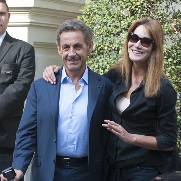 Nicolas Sarkozy et Carla Bruni-Sarkozy quittent l'hôtel Four Seasons à Buenos Aires, le 29 août 2015.

Photo : Agence / Bestimage