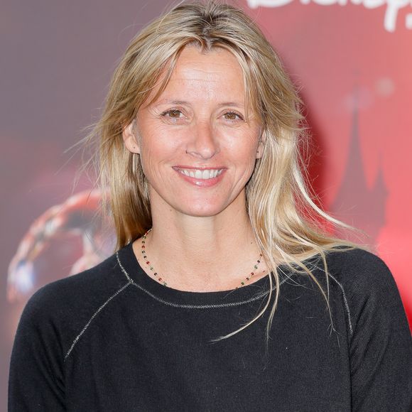 Perdre un parent n'est jamais chose facile et ce n'est pas Sarah Poniatowski qui dira le contraire… 

 Sarah Lavoine à la soirée d'inauguration de la saison "Marvel - Summer of Super Heroes (l'été des super-héros)" au parc Walt Disney Studios à Disneyland Paris. Marne-la-Vallée
© CVS/Bestimage