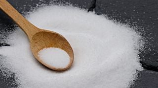 Mélanger du bicarbonate de soude avec du jus d'orange naturel : pourquoi c'est recommandé et pour quoi ça fonctionne ?