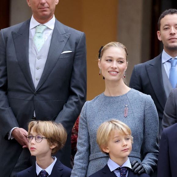 Le jeune garçon est âgé de 11 ans et il a bien grandi.

La princesse Alexandra de Hanovre, Pierre Casiraghi, Beatrice Borromeo, leurs enfants Stefano et Francesco, Raphaël Elmaleh - La famille princière monégasque dans la cour d'honneur du palais lors de la la fête nationale à Monaco le 19 novembre 2025. © Dominique Jacovides - Bruno Bebert / Bestimage