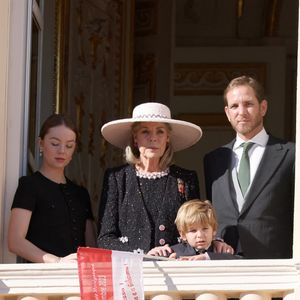 La princesse Alexandra de Hanovre, la princesse Caroline de Hanovre, Maximilian Casiraghi et son père Andrea Casiraghi - La famille princière de Monaco au balcon du palais, à l'occasion de la Fête Nationale de Monaco. Le 19 novembre 2023
© Claudia Albuquerque / Bestimage