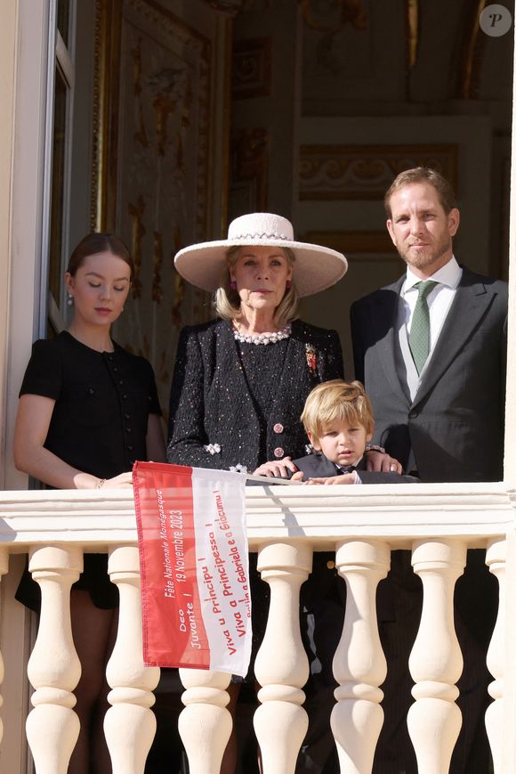 La princesse Alexandra de Hanovre, la princesse Caroline de Hanovre, Maximilian Casiraghi et son père Andrea Casiraghi - La famille princière de Monaco au balcon du palais, à l'occasion de la Fête Nationale de Monaco. Le 19 novembre 2023
© Claudia Albuquerque / Bestimage