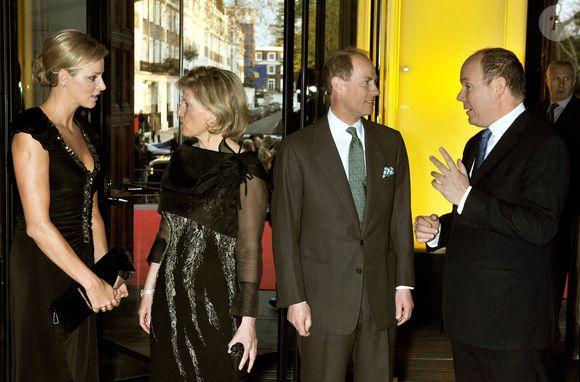 Le Prince Albert de Monaco et Charlene Wittstock accueillent le Comte et la Comtesse de Wessex à leur arrivée au Victoria &amp ; Albert Museum au centre de Londres, pour une visite privée de 'Grace Kelly : Icône de style", une exposition sur la vie de la princesse Grace de Monaco, ce soir. Londres, Royaume-Uni, le 15 avril 2010. Photo by John Stillwell/PA Photos/ABACAPRESS.COM