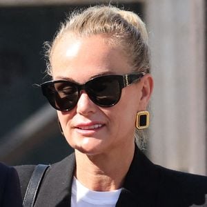 Laeticia Hallyday - Arrivées aux obsèques de Philippe Labro en l'église de Saint-Germain-des-Prés à Paris le 13 juin 2025. © Dominique Jacovides - Christophe Clovis / Bestimage