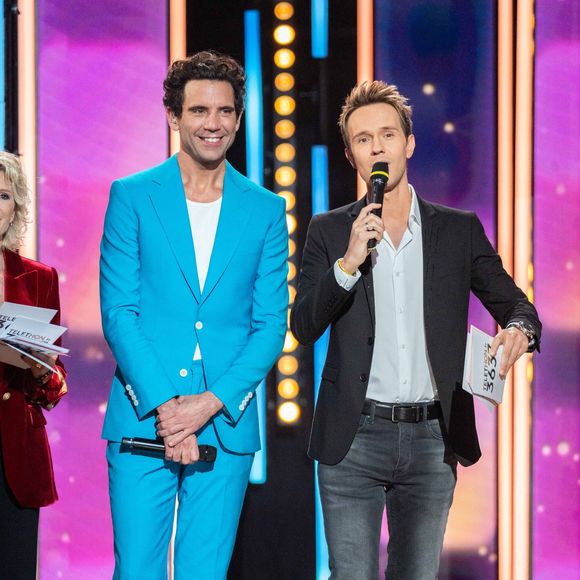 "Je ne chante pas super bien, mais je suis passionné de comédies musicales, et un jour, je pense que je jouerai dans une comédie musicale !", a-t-il confié. 

Mika et Cyril Feraud à Saint Denis, le 29 novembre 2024.
Photo : Alexis Jumeau/ABACAPRESS.COM
