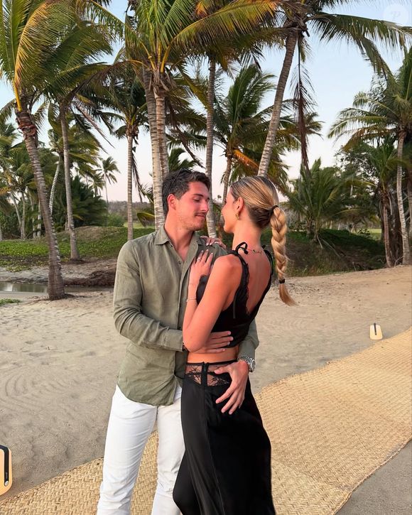 Dylan Deschamps publie régulièrement des photos de lui et sa fiancée Mathilde Cappelaere sur Instagram