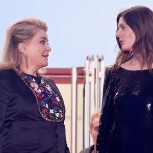Chiara Mastroianni et sa mère Catherine Deneuve  lors du 77ème Festival International du Film de Cannes, le 21 mai 2024.

Photo : Jacovides-Moreau / Bestimage