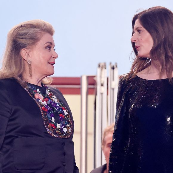Chiara Mastroianni et sa mère Catherine Deneuve  lors du 77ème Festival International du Film de Cannes, le 21 mai 2024.

Photo : Jacovides-Moreau / Bestimage