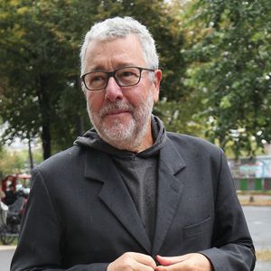 Exclusif - Philippe Starck arrive dans les studios de Radio France à Paris le 18 octobre 2023. Bestimage