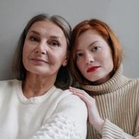 Carré long ou carré court : quelle coupe de cheveux rajeunit le plus les traits ?