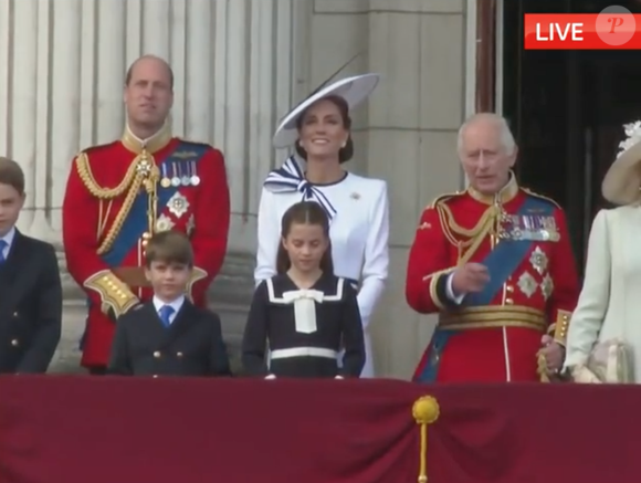 Louis, George, Charlotte, Kate Middleton, le prince William, Charles III et Camilla au balcon lors de "Trooping the Colour", le 15 juin 2024.
Sky News