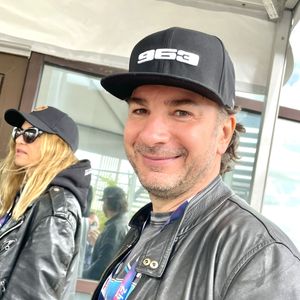 “J’espère que les épisodes suivants seront meilleurs. Je ne comprends vraiment pas que vous ayez eu le prix du jury au festival”, ajoute-t-elle

Michaël Youn - Les célébrités lors des "24H du Mans", le 15 juin 2024.
© Fabien Faure/Bestimage