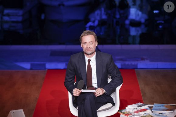 Exclusif - Augustin Trapenard sur le plareau de l'émission "La Grande Librairie" diffusée le 22 mai, lors du 77ème Festival International du Film de Cannes le 20 mai 2024.  © Jack Tribeca / Bestimage