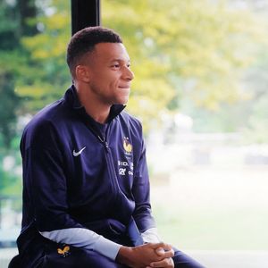 Son émission propose toujours une grande interview de dix minutes avec une personnalité marquante de la semaine.

Captures d'écran de la première émission de Anne-Sophie Lapix "20 20" sur M6 avec son premier invité Kylian Mbappé le 7 septembre 2025.

© Alain Guizard / Bestimage
