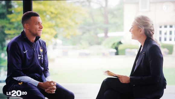 Son émission propose toujours une grande interview de dix minutes avec une personnalité marquante de la semaine.

Captures d'écran de la première émission de Anne-Sophie Lapix "20 20" sur M6 avec son premier invité Kylian Mbappé le 7 septembre 2025.

© Alain Guizard / Bestimage