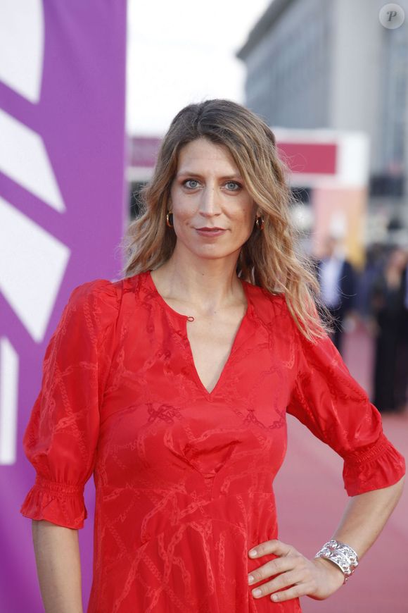 Un témoignage qui a touché les plus hautes sphères de la radio 

Adèle Van Reeth - Les célébrités arrivent à la cérémonie d'ouverture de la 48ème édition du Festival du Cinéma Américain de Deauville, France, le 2 septembre 2022. © Denis Guignebourg/Bestimage