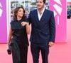 Un moment remarqué pour celle qui partage aujourd'hui la vie de l'humoriste suisse Alexandre Kominek, rencontré en 2020.

Florence Foresti et son compagnon Alexandre Kominek à la premiere du film 'Nouvelle Vague' lors du 51éme Festival du cinema Américain de Deauville le 12 Septembre 2025.
© Denis Guignebourg/Bestimage