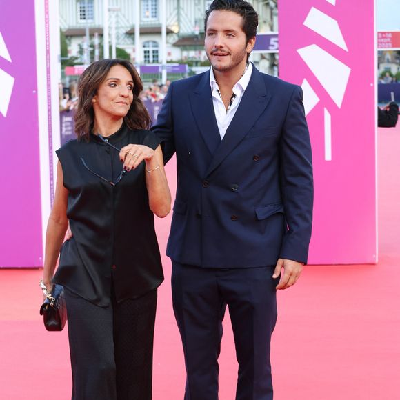 Un moment remarqué pour celle qui partage aujourd'hui la vie de l'humoriste suisse Alexandre Kominek, rencontré en 2020.

Florence Foresti et son compagnon Alexandre Kominek à la premiere du film 'Nouvelle Vague' lors du 51éme Festival du cinema Américain de Deauville le 12 Septembre 2025.
© Denis Guignebourg/Bestimage