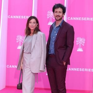 Laura Smet et Slimane-Baptiste Berhoun sur le pink carpet lors du festival Canneseries saison 8 au palais des festivals à Cannes le 27 avril 2025.

© Denis Guignebourg / Bestimage