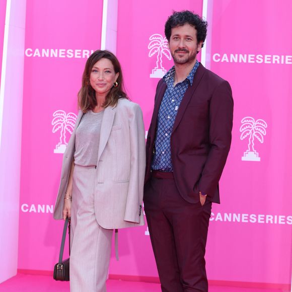 Laura Smet et Slimane-Baptiste Berhoun sur le pink carpet lors du festival Canneseries saison 8 au palais des festivals à Cannes le 27 avril 2025.

© Denis Guignebourg / Bestimage