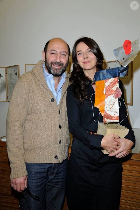 Avant leur union, chacun avait déjà fondé sa famille : l’acteur est le père de Kalil, né en 2004 de sa relation avec Emmanuelle Cosso

Kad Merad et son ex femme Emmanuelle Cosso Merad - Vernissage de l'exposition d'Emmanuelle Cosso Merad et de Pierre-Marie Brisson a l'Atelier-galerie Clot a Paris le 6 Decembre 2012.  AGENCE / BESTIMAGE