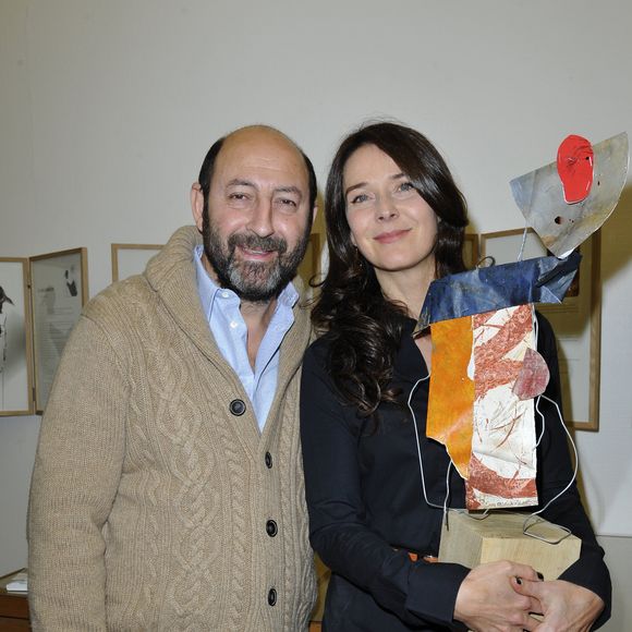 Avant leur union, chacun avait déjà fondé sa famille : l’acteur est le père de Kalil, né en 2004 de sa relation avec Emmanuelle Cosso

Kad Merad et son ex femme Emmanuelle Cosso Merad - Vernissage de l'exposition d'Emmanuelle Cosso Merad et de Pierre-Marie Brisson a l'Atelier-galerie Clot a Paris le 6 Decembre 2012.  AGENCE / BESTIMAGE