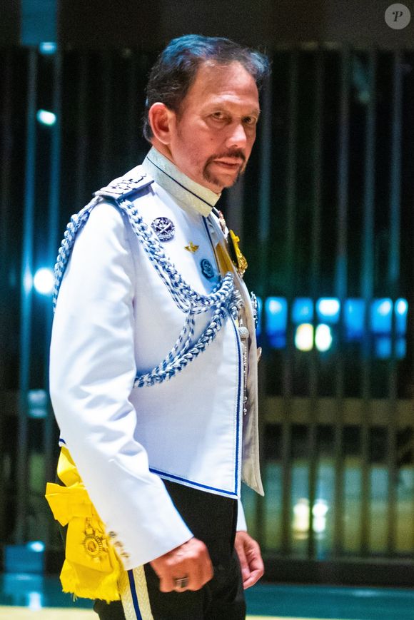 Malgré le faste et la controverse, le règne du sultan illustre l’alliance unique du pouvoir absolu et de l’opulence extravagante dans l’un des plus petits États d’Asie du Sud-Est.

Le Sultan de Brunei, Hassanal Bolkiah - Les dignitaires du monde entier assistent au banquet donné à l'occasion de la cérémonie d'intronisation de l'empereur du Japon Naruhito à Tokyo, le 22 octobre 2019. Backgrid USA / Bestimage
