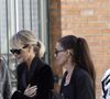 Ses filles ont demandé aux personnes présentes de n'apporter que des fleurs blanches.

Laeticia Hallyday - Arrivées aux obsèques de N.Farès en l'église Saint-Jean-de-Montmartre à Paris, le 24 avril 2026. N.Farès est décédée le 17 avril 2026 à l'âge de 57 ans, quelques jours après un "incident cardiaque" survenu le 12 avril 2026 dans la piscine du complexe sportif, Blanche (9ème).
© Jacovides / Borde / Bestimage