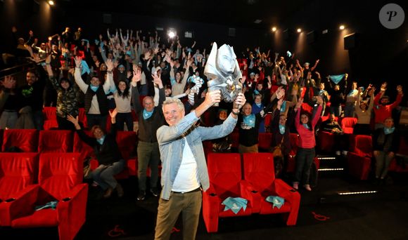 Une nouvelle activité qui semble le remplir de bonheur.

Exclusif - La salle de cinéma 1 du Pathé Lingostiere de Nice a accueilli une centaine d’abonnés pour visionner en avant-première le premier épisode de "Koh-Lanta" avec Denis Brogniart présent dans la salle pour répondre à leurs questions avec Mathieu Faure 
© Patrice Lapoirie / Nice Matin / Bestimage