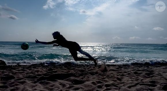 Thierry Neuvic a partagé des photos de son fils Joseph, dont la maman est Jenifer, lors de leurs vacances. Instagram le 21 août 2025.