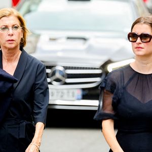 Michèle Laroque et sa fille Oriane Deschamps lors des funérailles de B. Chirac à la basilique Sainte-Clotilde à Paris (7e) le 12 juin 2026. L’ancienne première dame de France est décédée le 5 juin 2026 à l’âge de 93 ans. 
© Jacovides / Liewig / Bestimage