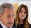 Avec sa guitare, Carla a choisi de répondre par la musique et un message de résilience.

L'ancien président français Nicolas Sarkozy s'adresse à la presse, entouré de son épouse Carla Bruni, après le verdict de son procès pour financement illégal de sa campagne par la Libye lors de son élection à la présidence en 2007, au tribunal de Paris, à Paris, le 25 septembre 2025. Photo par Raphael Lafargue/ABACAPRESS.COM