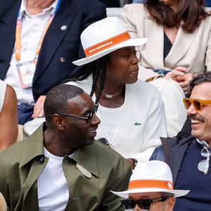 Laurent Lafitte, Omar Sy et sa femme Hélène en tribunes lors des Internationaux de France de Tennis de Roland Garros 2025, à Paris, France, le 7 juin 2025. © Cyril Moreau/Bestimage