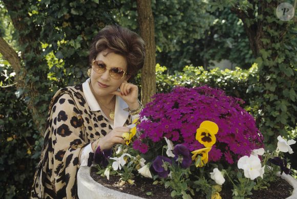 Archives - Rika Zaraï dans sa maison Villa Montmorency, le 29 avril 1996.