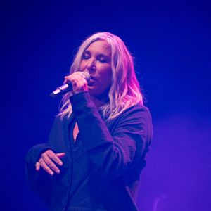 Il intervient aussi deux semaines avant le festival pour aider les techniciens à préparer la scène.

Zazie (Prix Spécial de la Sacem) lors de la cérémonie de remise des Grands Prix Sacem 2023 à la Maison de la Radio et de la Musique (Radio France), à Paris, France, le 30 novembre 2023.
Ampilhac Mireille/ABACA