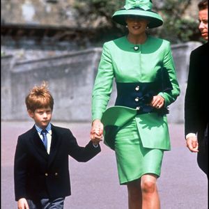 Lady Diana et le prince Harry au mariage de Lady Helen Windsor et Tim Taylor à Windsor en 1992. Photo : ALPHA AGENCY / BESTIMAGE
