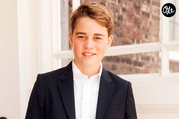 Le prince George vient de faire sa rentrée au prestigieux collège d’Eton.

A l'occasion de son 13ème anniversaire, le palais de Kensington a partagé une photo officielle du prince George de Galles.
Kensington Palace via Bestimage