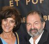 Denis Olivennes habite au rez-de-chaussée de l'immeuble d'Inès de la Fressange.

Denis Olivennes et sa compagne Inès de la Fressange à la Générale du nouveau spectacle "Muriel Robin et Pof !" au Palais des Sports à Paris, le 3 octobre 2019. 

Photo : Coadic Guirec / Bestimage