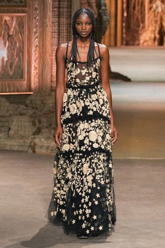 Défilé de la collection prêt-à-porter Dior printemps été 2023 lors de la Fashion Week de Paris. M.Grazia Chiuri (directrice artistique de Dior) apparaît sur le podium à la fin du défilé. Le 27 septembre 2022.