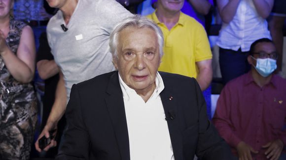Michel Sardou remet une pièce dans la machine ! Il s’exprime sur une célèbre femme politique, connue pour son franc-parler, qu’il ne porte pas du tout dans son cœur