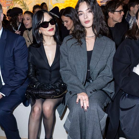 Jenna Ortega et Deva Cassel 2025 lors de la Fashion Week de Paris (PFW), France, le 27 janvier 2025. © Olivier Borde/Bestimage